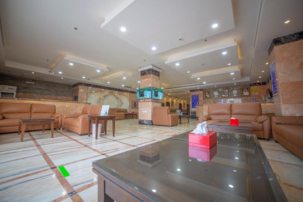 Popular attractions Area Nearby Property